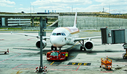 Royalty-Free photo: Boarding Airplanes on San Francisco SFO Airport - PickPik